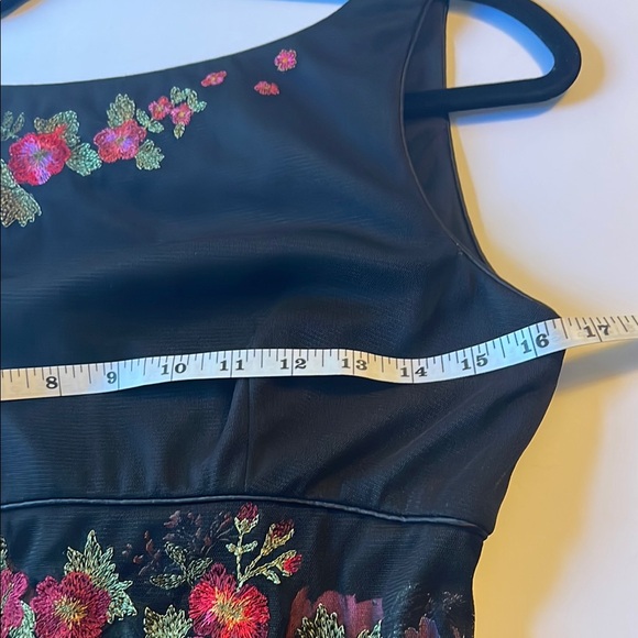 Adrianna Papell Evening Black and Red Sleeveless Beaded Floral Gown Size 6P EUC - Picture 7 of 12